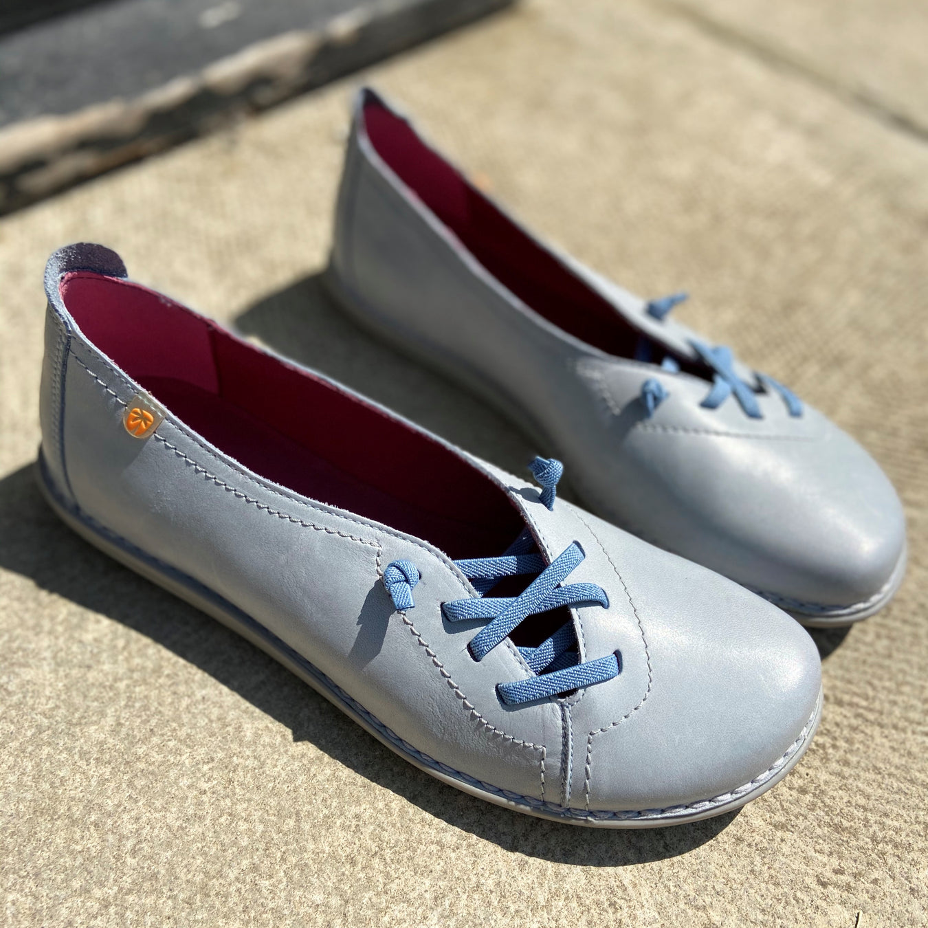 jungla leather ladies shoes in white and blue laces 
