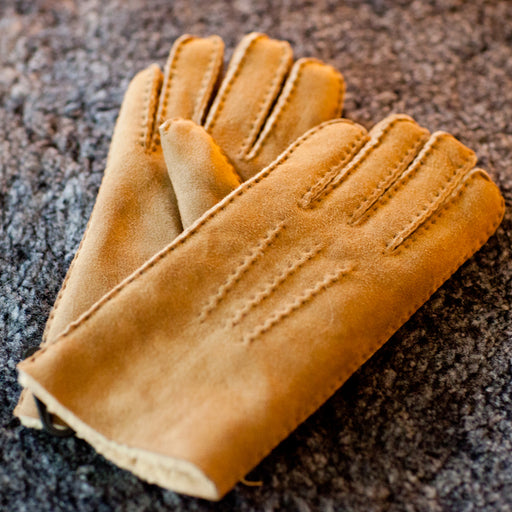 Women's Tan Hand Sewn Sheepskin Gloves.
